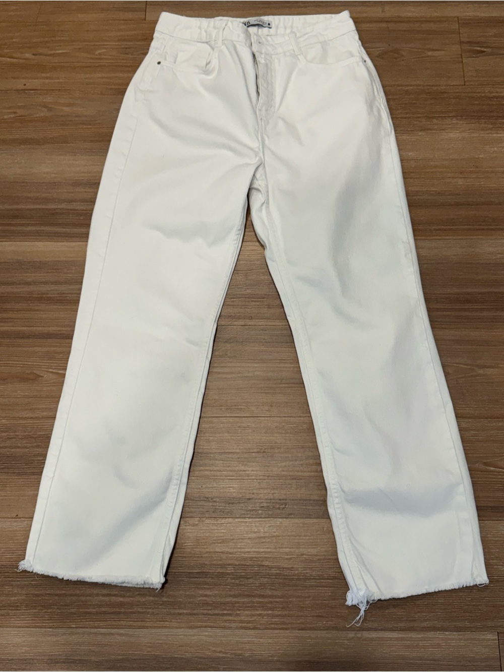 Zara women’s White Straight Jeans size 8